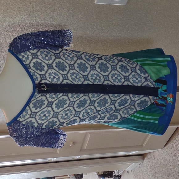 Save the Queen sequin sleeve multicolored print t shirt w/back zipper detail Sm - Picture 4 of 11